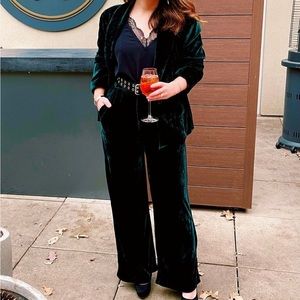 Lulu’s green velvet blazer size small